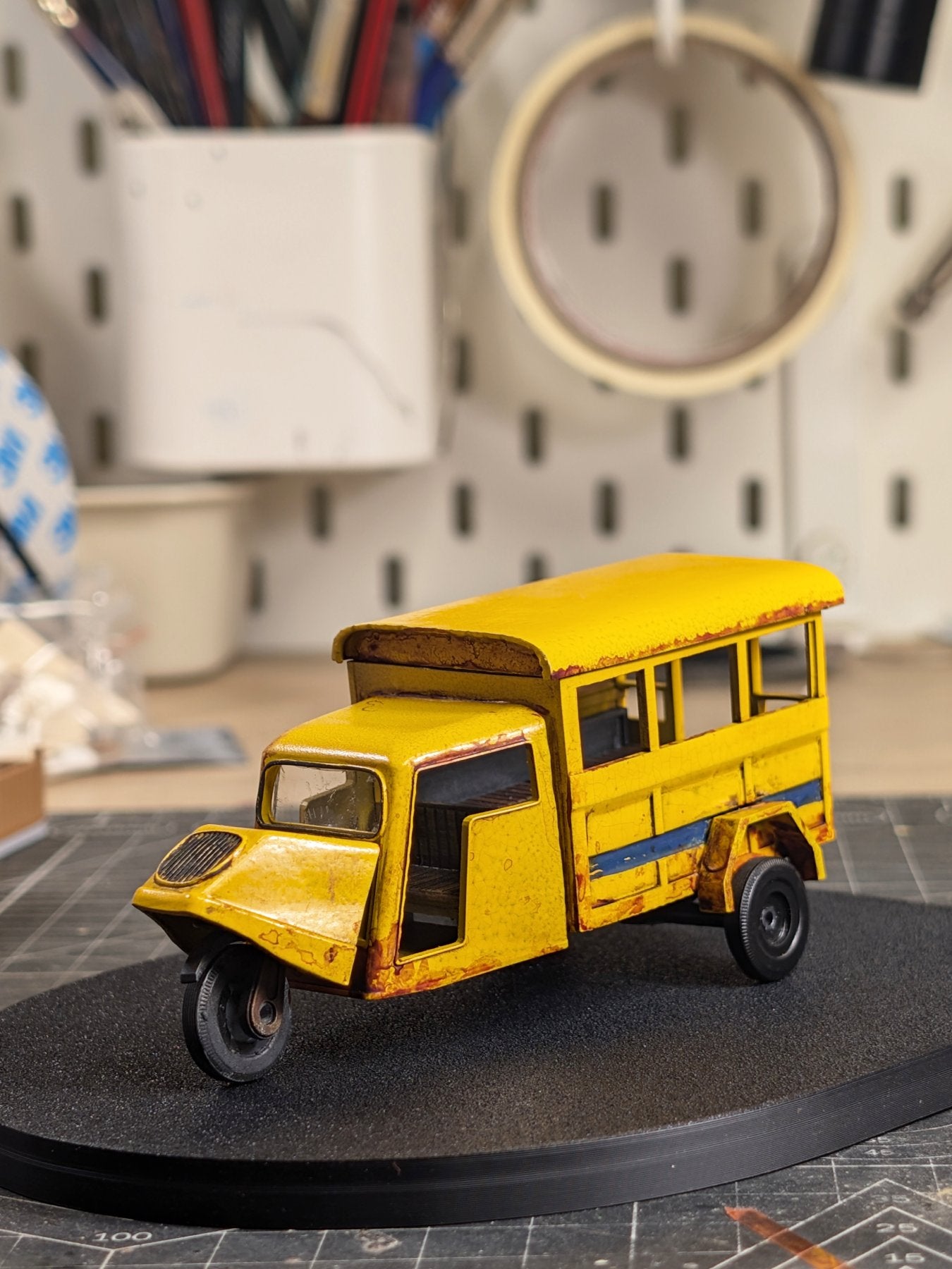 Bajaj Hanseat Tempo (1:57 Scale)